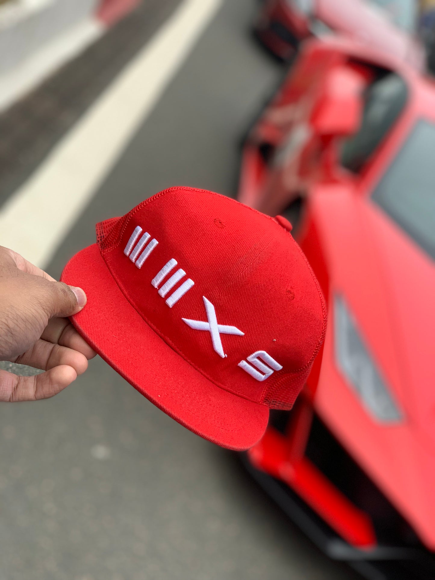 MMXS. SIGNATURE CAPS